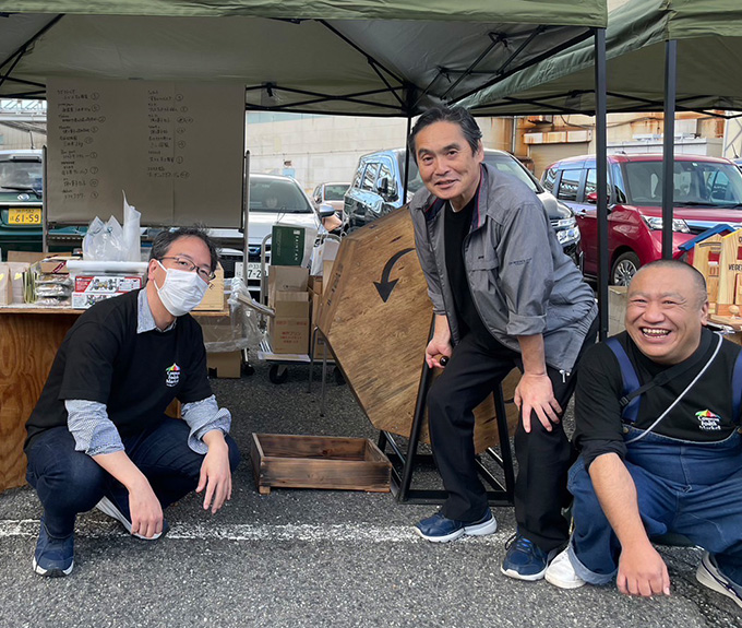 左:播本部長(総務部) 中央:宮原生産本部長/岐阜工場(コスモスライクス)工場長 右:宮本部長(経営企画部)