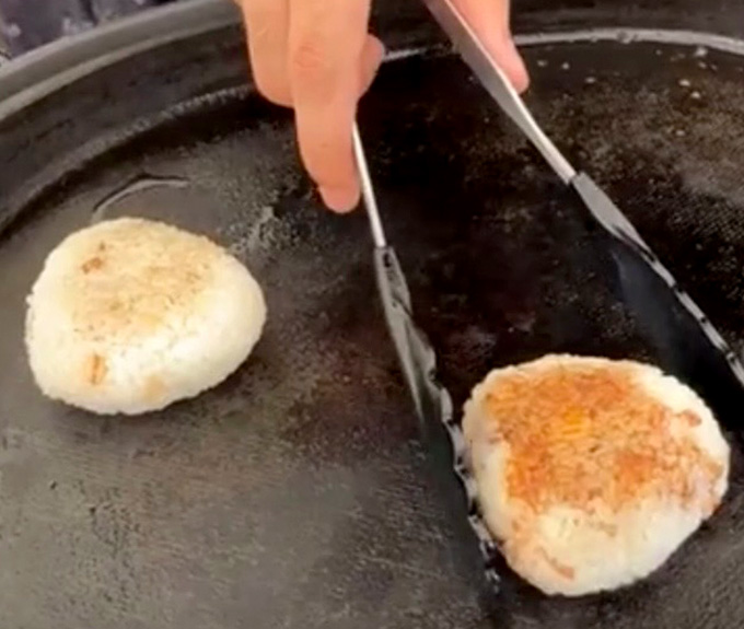 Pono cafe(ポノカフェ)様の焼きおにぎりの写真