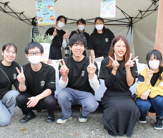 後列左から:水垣さん(商品開発グループ) 福井さん(品質保証室) 奥村さん(工程管理)前列左から:水口さん 原リーダー(商品開発グループ) 久保さん(直販事業部) 田邊さん(直販事業部) 川嶋さん(商品開発グループ)
