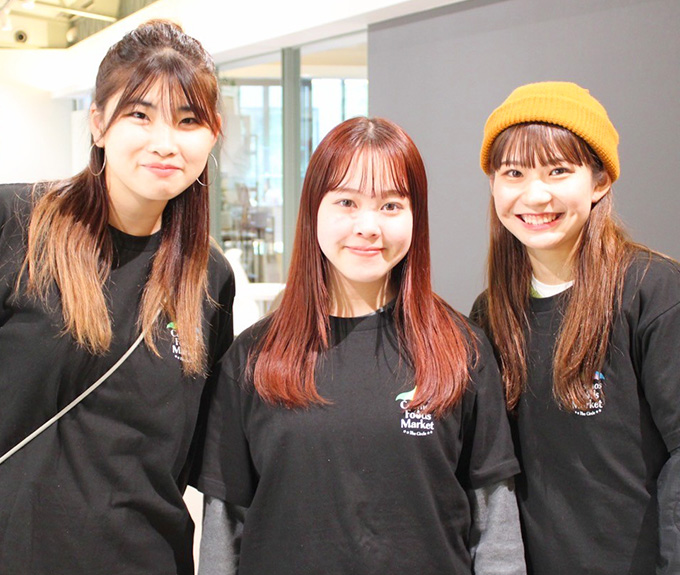 左から:庄司さん(学生イベントアルバイト) 石原さん(学生イベントアルバイト) 杉浦さん(学生イベントアルバイト)