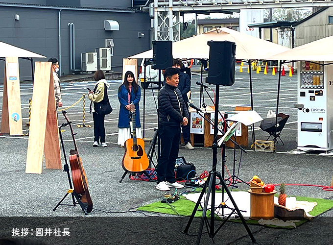 開会の挨拶をする圓井社長