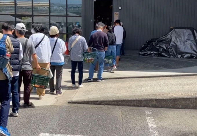 フリーズドライマーケットレジの長蛇の列
