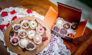 ギフトボックスに入ったチョコの写真