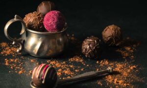 ラッピングされたトリュフチョコレートの写真