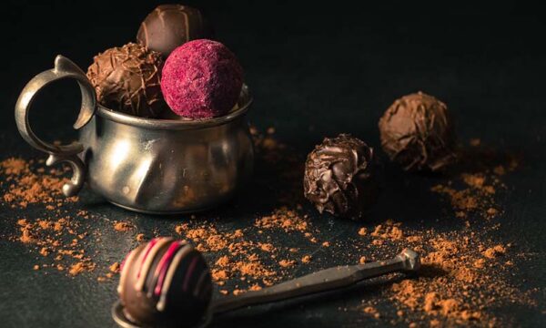 ラッピングされたトリュフチョコレートの写真