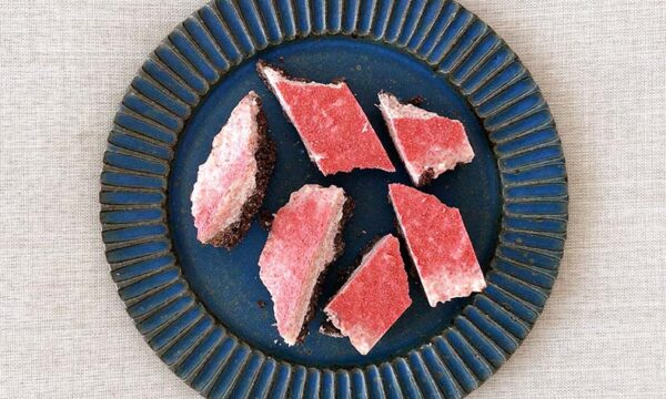 コスモス食品のイチゴパウダーを使ったチョコランチの写真
