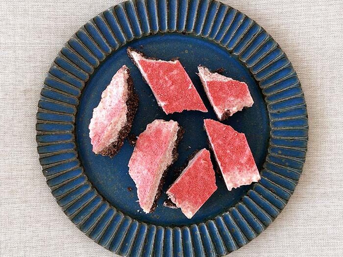夢のような味をご自宅で！贅沢に2種の味を一気に楽しめるチョコクランチ