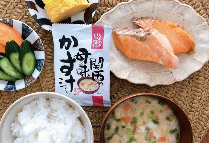 “関西の母の味かす汁”と“関西従業員の母の味粕汁”