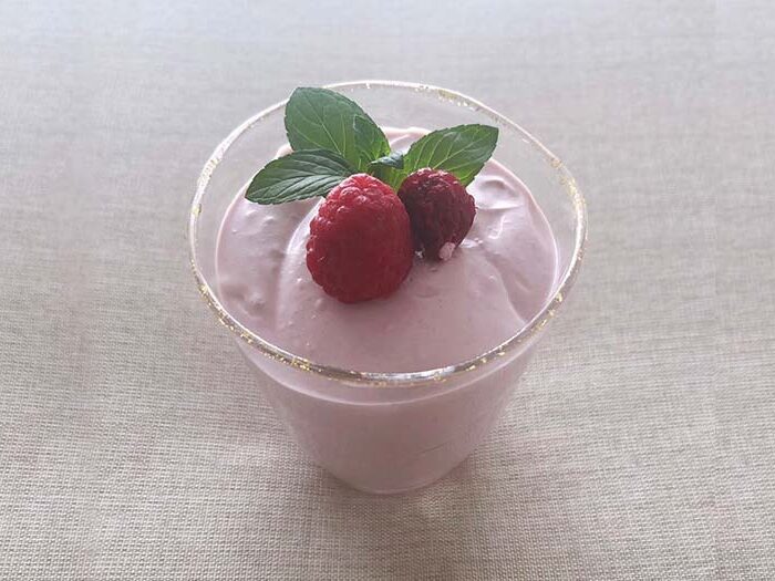 ヘルシーでふわふわ豆乳ヨーグルトラズベリームース