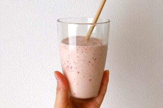 NATURE FUTURE FARM いちごパウダーを使ったいちごシェイクの写真