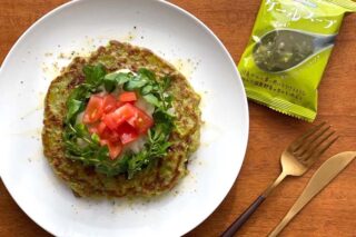葉野菜をたっぷりと！緑の洋風お好み焼きのタイトル画像