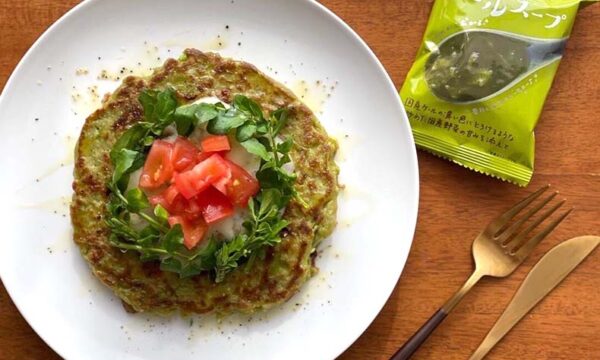 葉野菜をたっぷりと！緑の洋風お好み焼きのタイトル画像