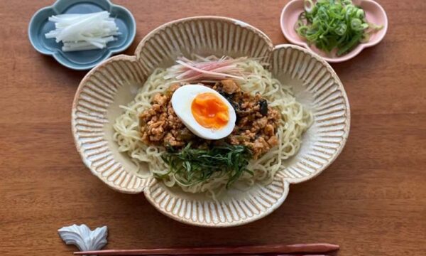 ねばねば野菜でつくる肉味噌汁なし麺のサムネイル画像