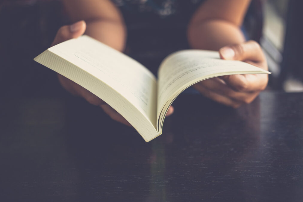 読書する人の写真