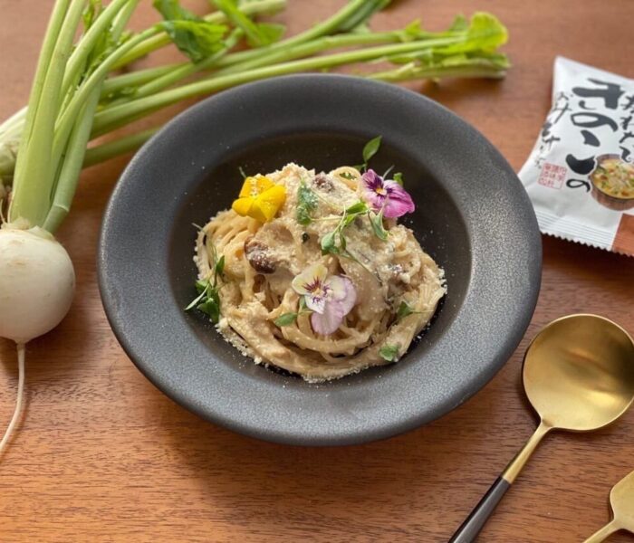 カブをクリームに変身させたきのこのクリームパスタ