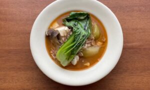 煮込み野菜が美味しい、生姜麻婆スープ！！のタイトル画像