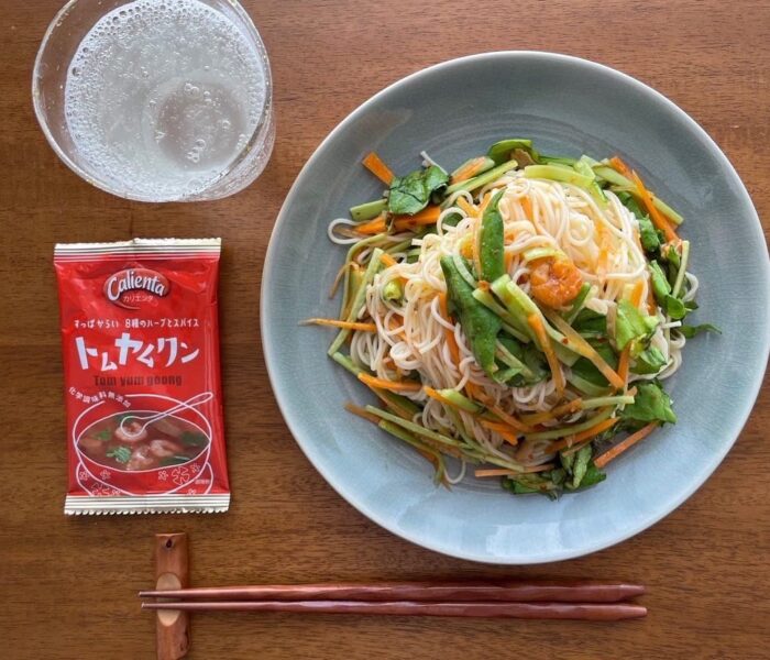 野菜も摂れるトムヤムクンだれのサラダそうめん