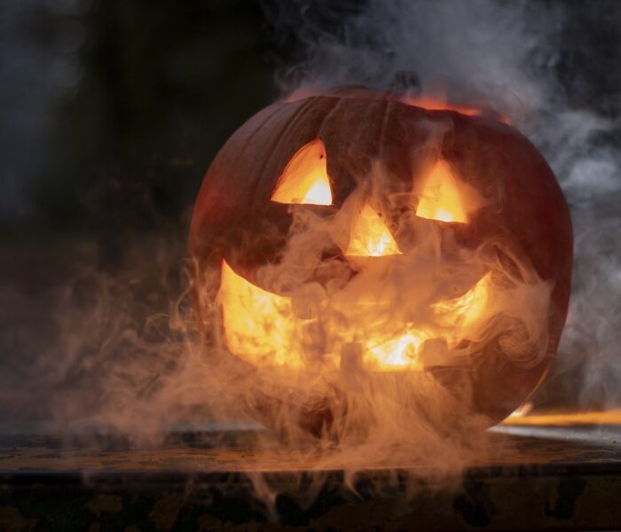 ハロウィンの起源はいつ？仮装する理由や世界各国の過ごし方を紹介