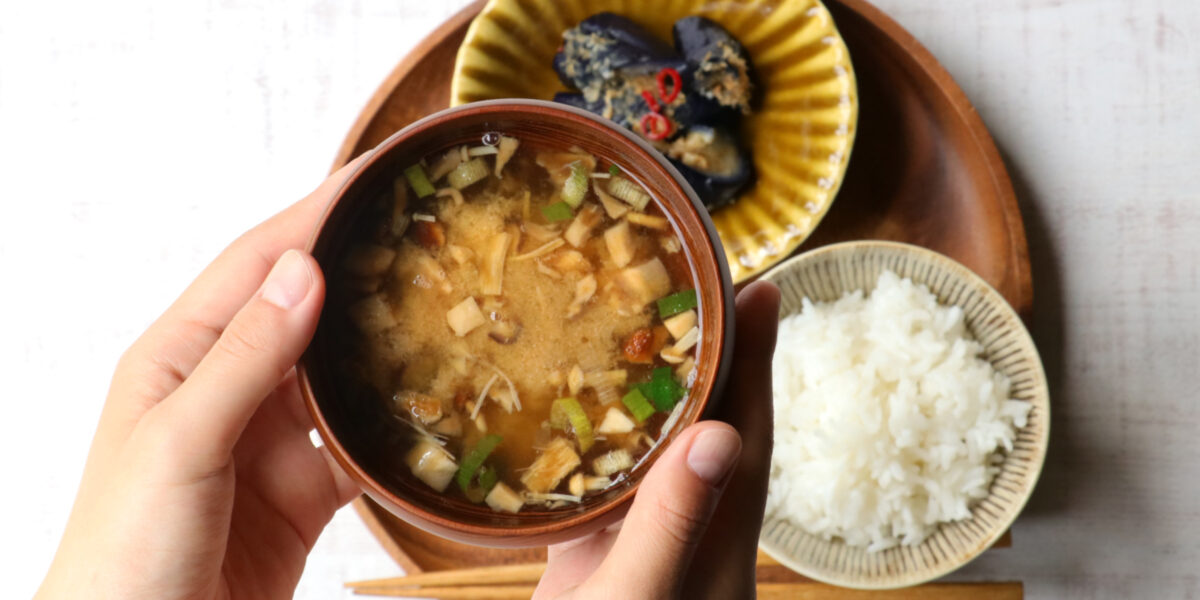 日本で採れたきのこの深みが引き立つお味噌汁