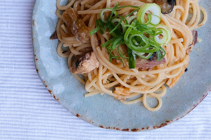 じゅわ~っと揚げたなすのおみそ汁を使ったパスタのレシピ記事サムネイル