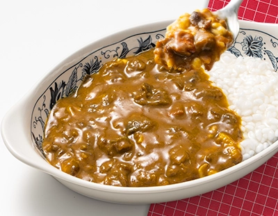 国産牛肉と野菜がたっぷり。34種類のスパイスがきいた本格カレーが新発売♪