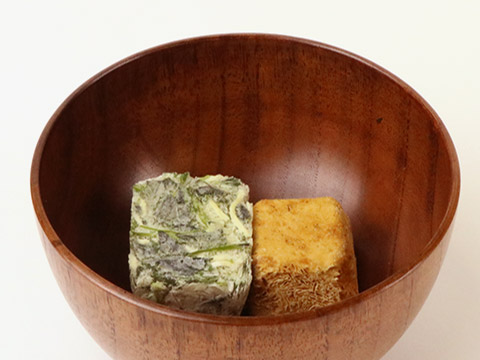 ねばねば野菜のおみそ汁に用いているニコニコ製法により、「味噌」と「具材」の2つのブロックが並んでいる写真