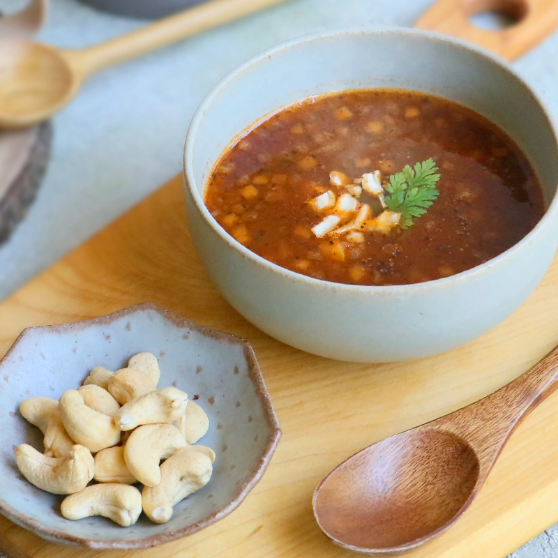 リッチなスープをグレードアップ！牛肉のブラウンスープにカシューナッツの旨みで贅沢なひとときを