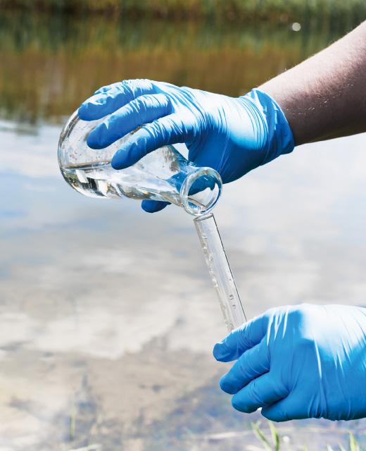 微生物の力できれいな水に!排水処理をエコに!